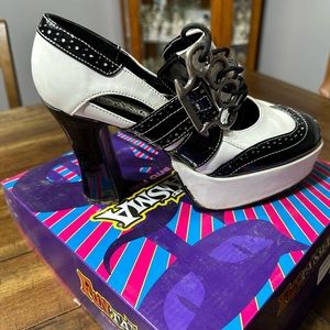 Funtasma size 9 mobster heels with brass knuckles details